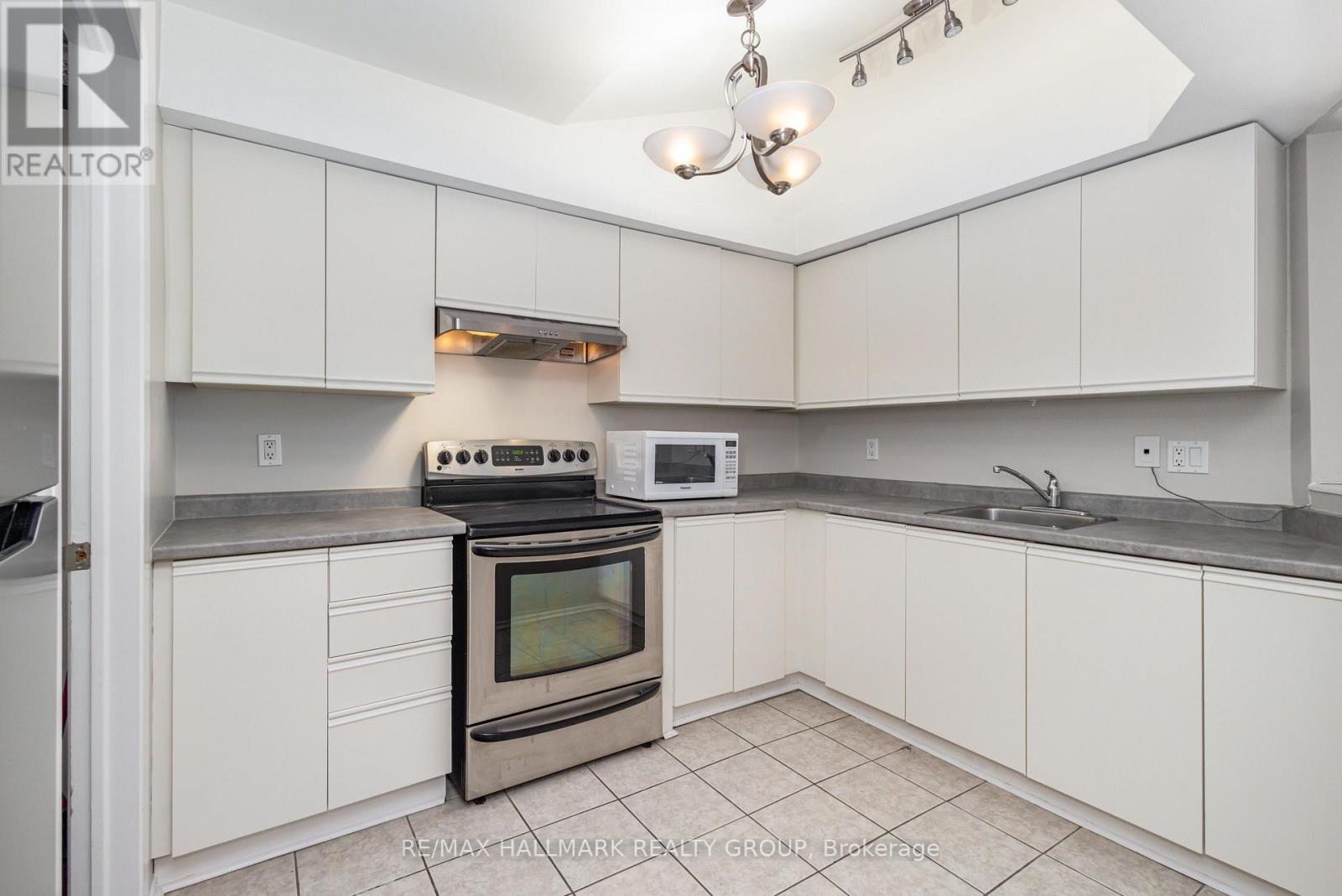 C - 205 Woodfield Drive, Ottawa, Ontario  K2G 4P2 - Photo 11 - X12463713