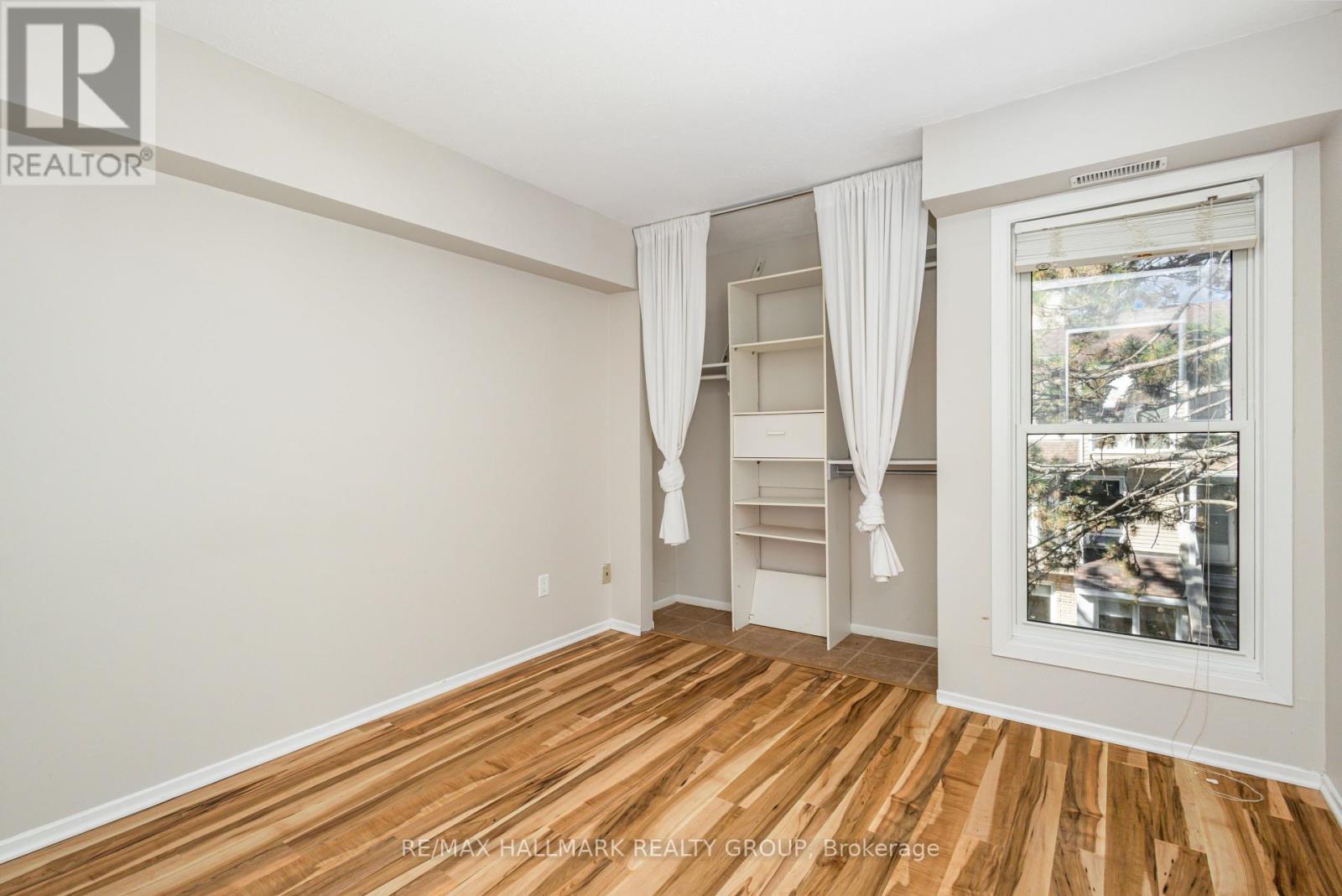 C - 205 Woodfield Drive, Ottawa, Ontario  K2G 4P2 - Photo 18 - X12463713
