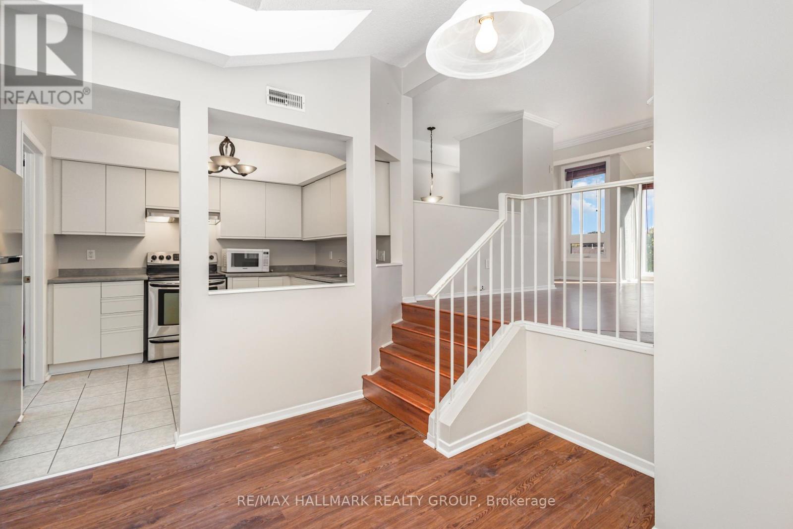 C - 205 Woodfield Drive, Ottawa, Ontario  K2G 4P2 - Photo 8 - X12463713