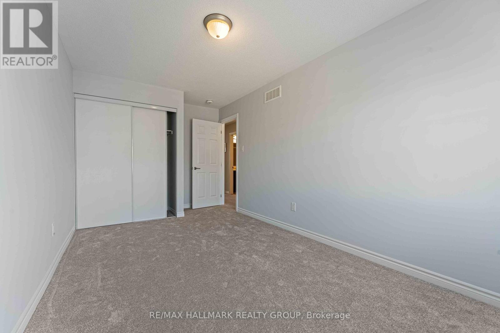 402 Edgevalley Court, Ottawa, Ontario  K2S 2R3 - Photo 11 - X12463728