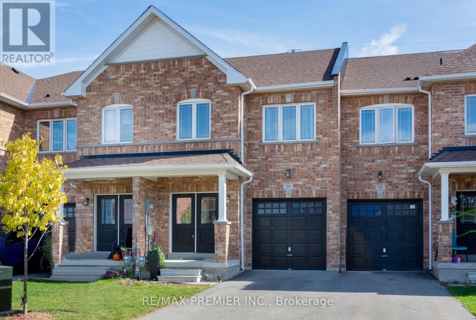 90 Palace Street, Thorold, Ontario  L2V 0J6 - Photo 1 - X12463542