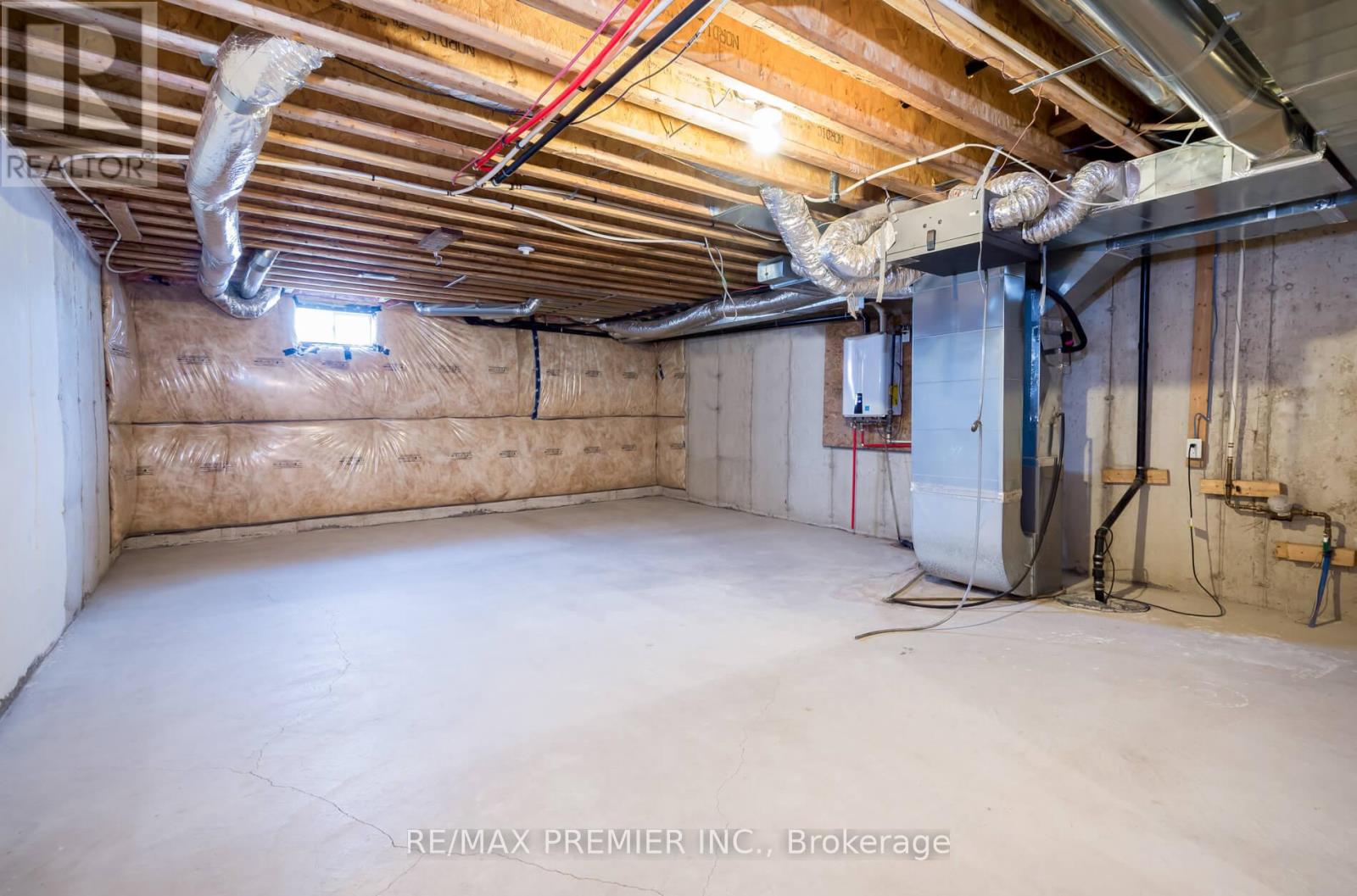 90 Palace Street, Thorold, Ontario  L2V 0J6 - Photo 34 - X12463542