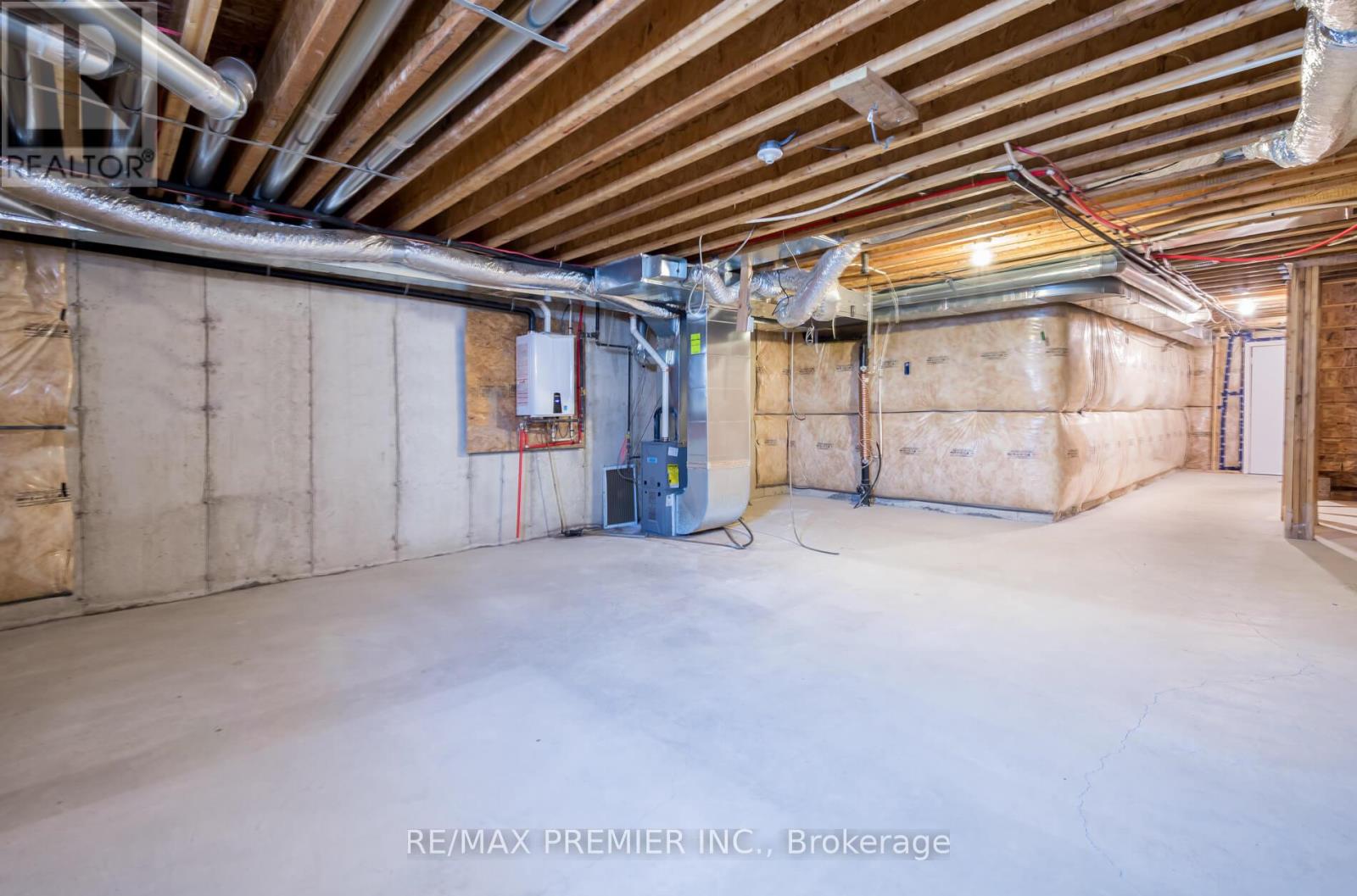 90 Palace Street, Thorold, Ontario  L2V 0J6 - Photo 35 - X12463542