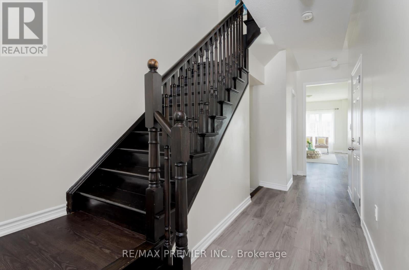 90 Palace Street, Thorold, Ontario  L2V 0J6 - Photo 4 - X12463542