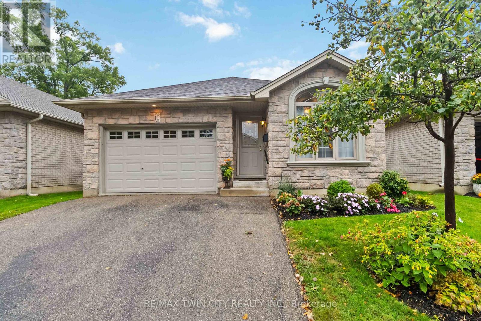 15 - 54 GLENWOOD DRIVE, Brantford, Ontario