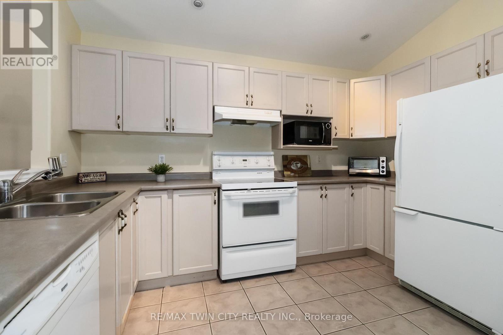 15 - 54 Glenwood Drive, Brantford, Ontario  N3S 3G6 - Photo 24 - X12463561