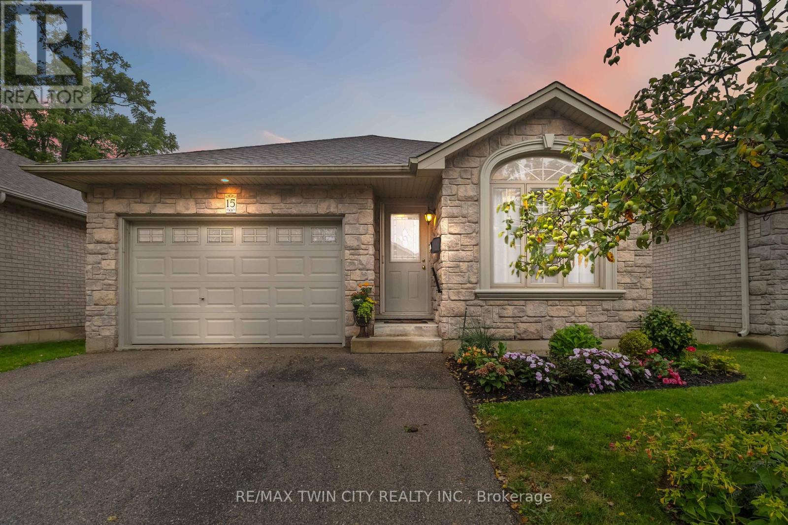 15 - 54 Glenwood Drive, Brantford, Ontario  N3S 3G6 - Photo 3 - X12463561
