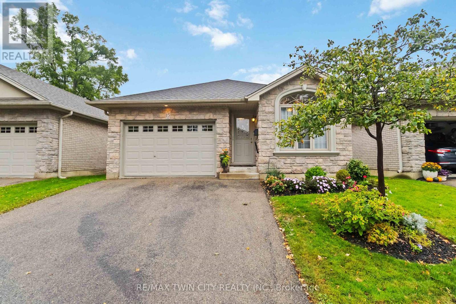 15 - 54 Glenwood Drive, Brantford, Ontario  N3S 3G6 - Photo 5 - X12463561