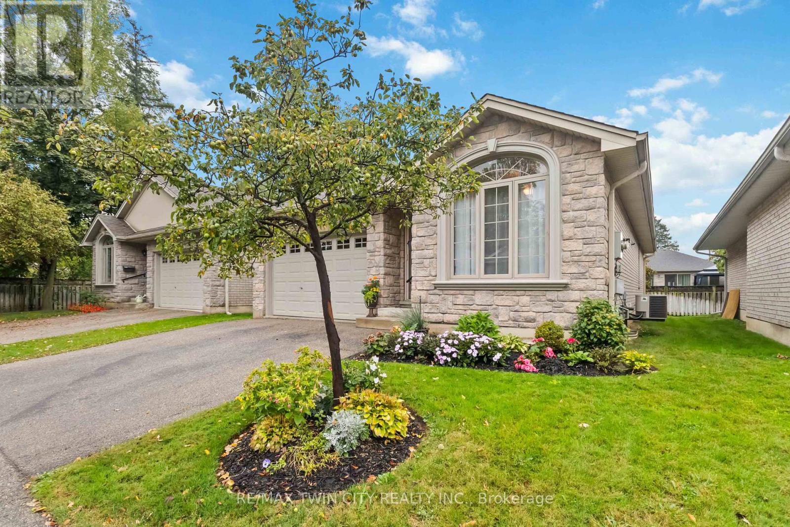 15 - 54 Glenwood Drive, Brantford, Ontario  N3S 3G6 - Photo 6 - X12463561