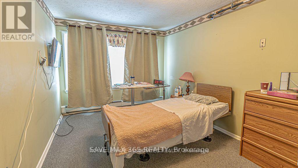 326 12th Street, Hanover, Ontario  N4N 1V6 - Photo 10 - X12463582
