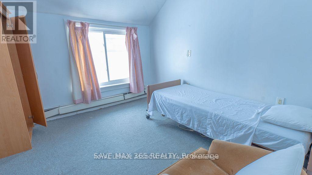 326 12th Street, Hanover, Ontario  N4N 1V6 - Photo 13 - X12463582