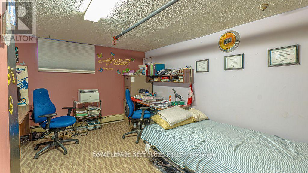 326 12th Street, Hanover, Ontario  N4N 1V6 - Photo 18 - X12463582