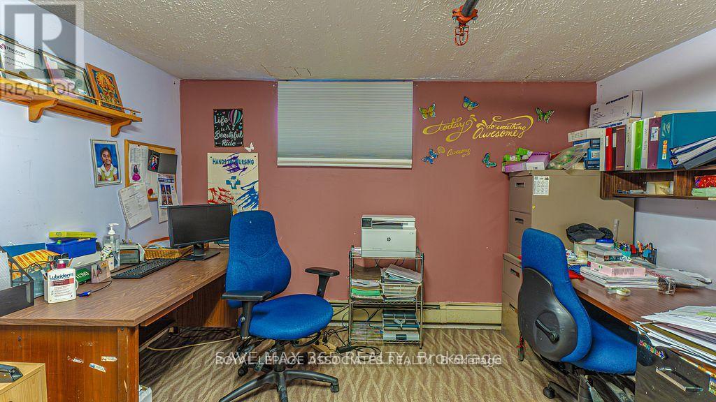 326 12th Street, Hanover, Ontario  N4N 1V6 - Photo 19 - X12463582