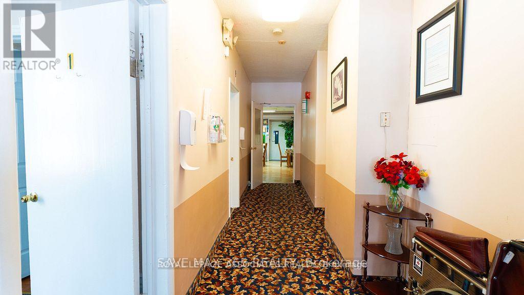326 12th Street, Hanover, Ontario  N4N 1V6 - Photo 2 - X12463582