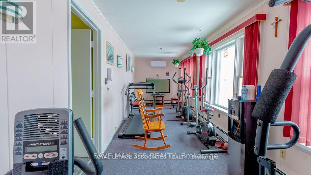 326 12th Street, Hanover, Ontario  N4N 1V6 - Photo 4 - X12463582