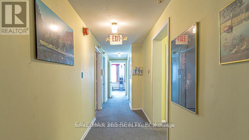 326 12th Street, Hanover, Ontario  N4N 1V6 - Photo 7 - X12463582