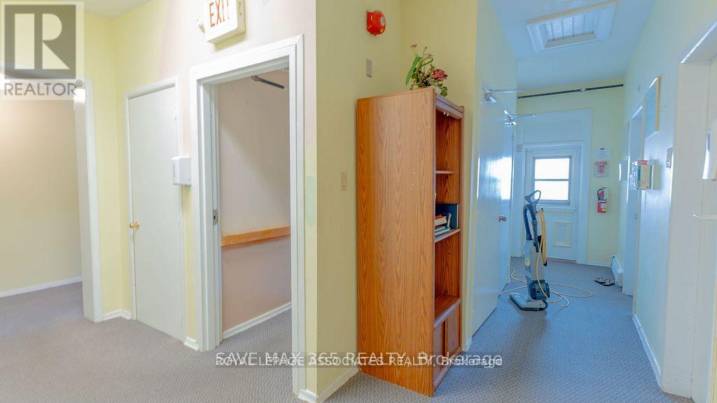 326 12th Street, Hanover, Ontario  N4N 1V6 - Photo 9 - X12463582
