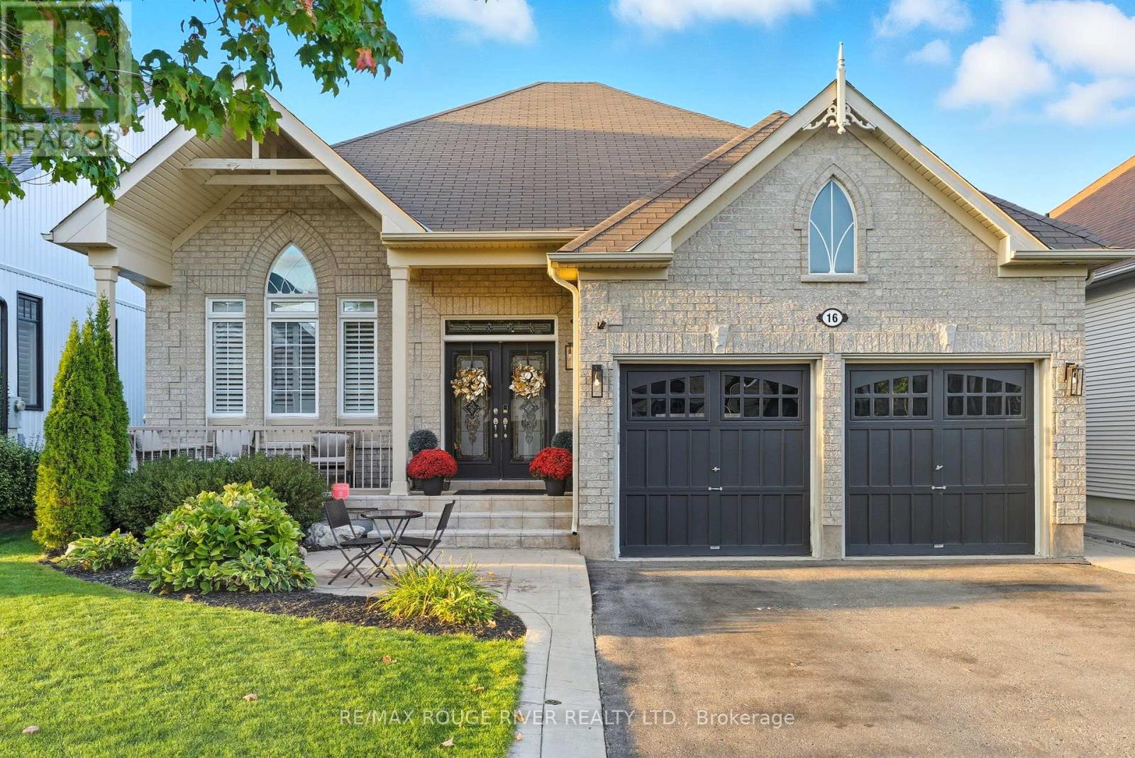 16 BROUGH COURT, Clarington, Ontario