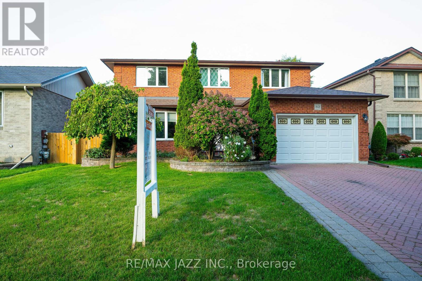 812 Waverly Street N, Oshawa, Ontario  L1J 7E5 - Photo 1 - E12463724