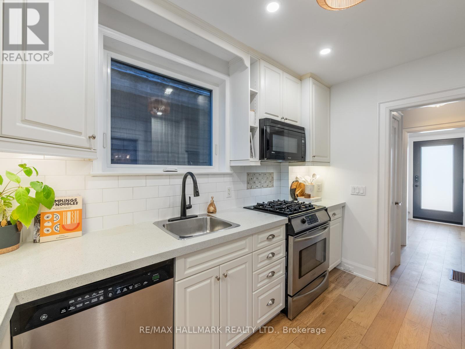 54 Avonlea Boulevard, Toronto, Ontario  M4C 5E5 - Photo 16 - E12463392