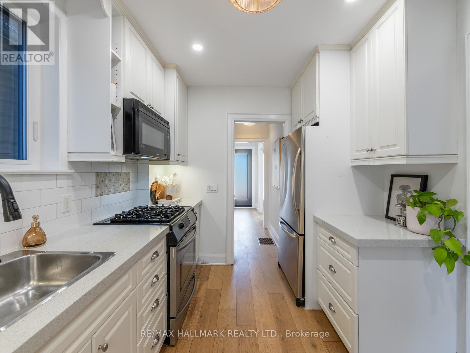 54 Avonlea Boulevard, Toronto, Ontario  M4C 5E5 - Photo 15 - E12463392