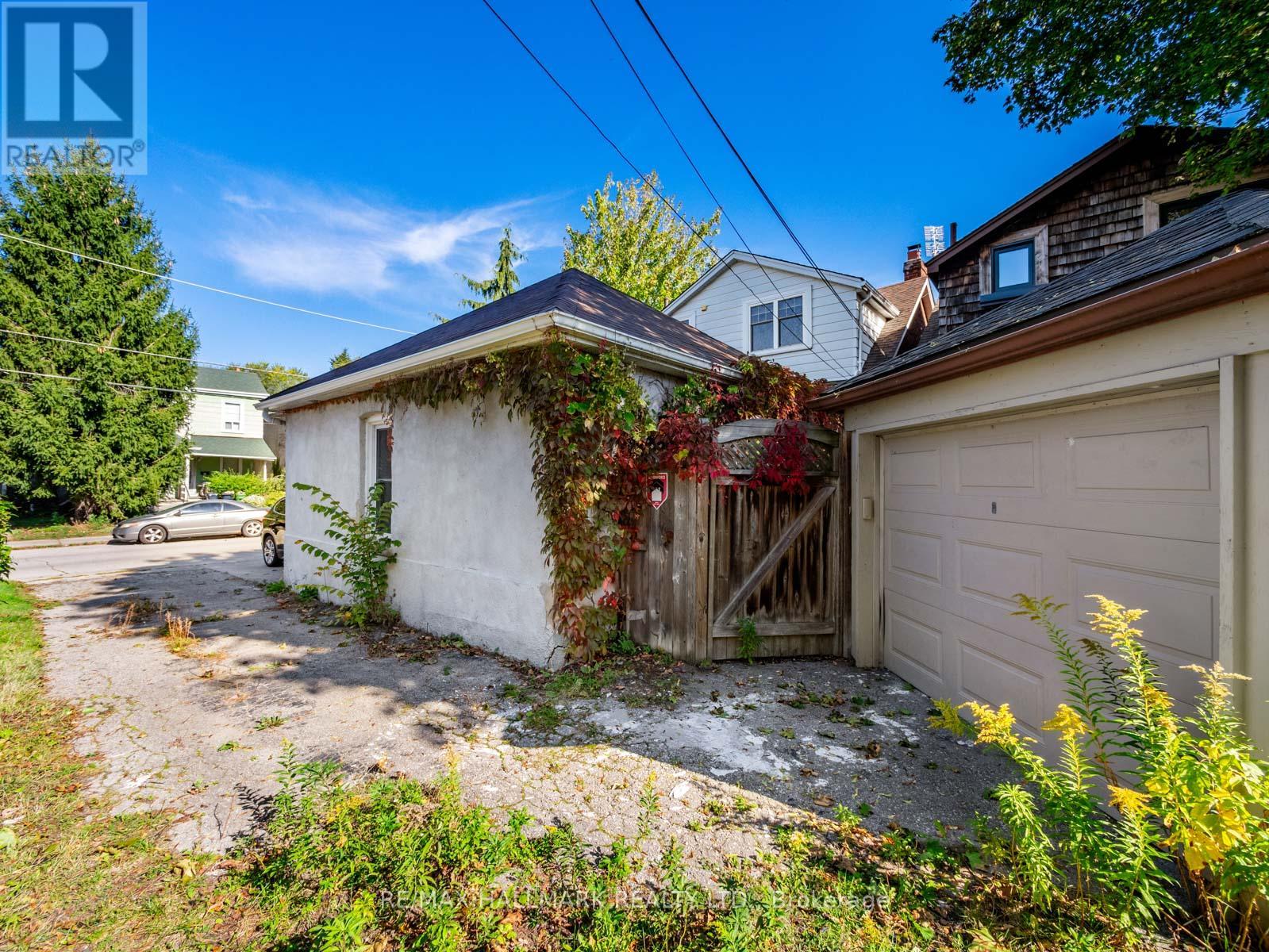 54 Avonlea Boulevard, Toronto, Ontario  M4C 5E5 - Photo 37 - E12463392