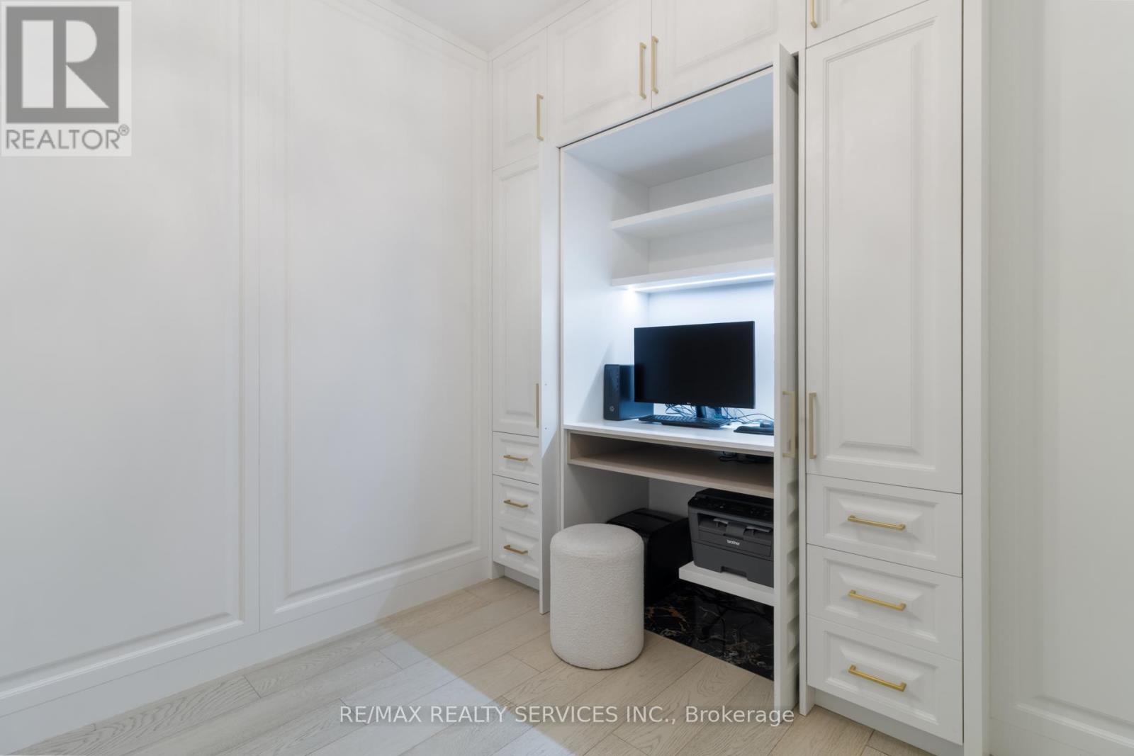 1003 - 111 Forsythe Street, Oakville, Ontario  L6K 3J9 - Photo 12 - W12434333