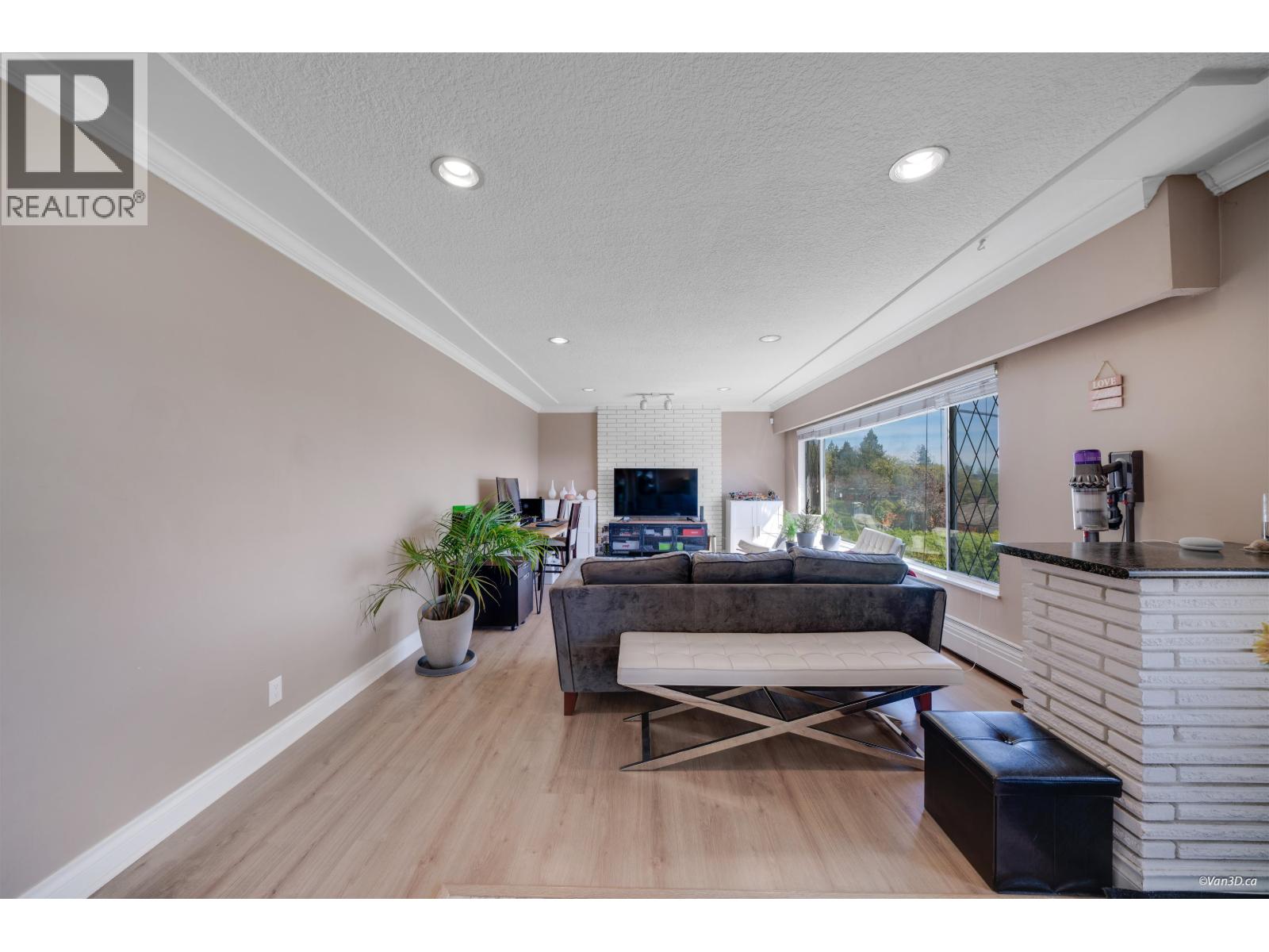 4599 Sunland Place, Burnaby, British Columbia  V5J 3A3 - Photo 3 - R3058574