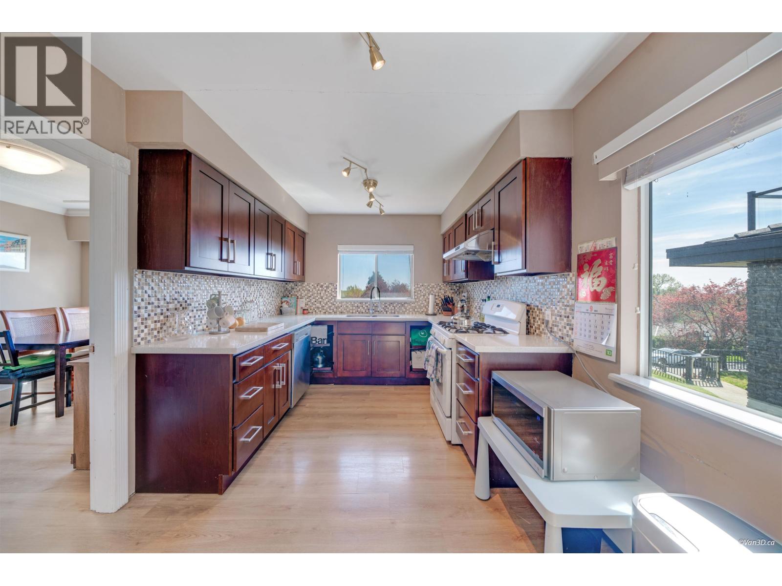 4599 Sunland Place, Burnaby, British Columbia  V5J 3A3 - Photo 7 - R3058574