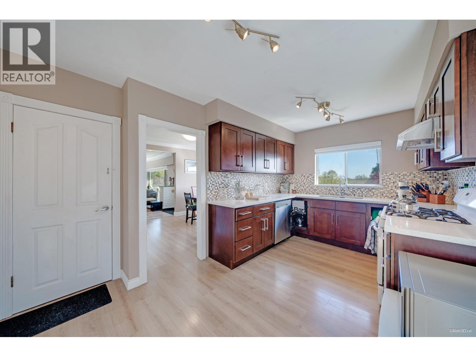 4599 Sunland Place, Burnaby, British Columbia  V5J 3A3 - Photo 6 - R3058574