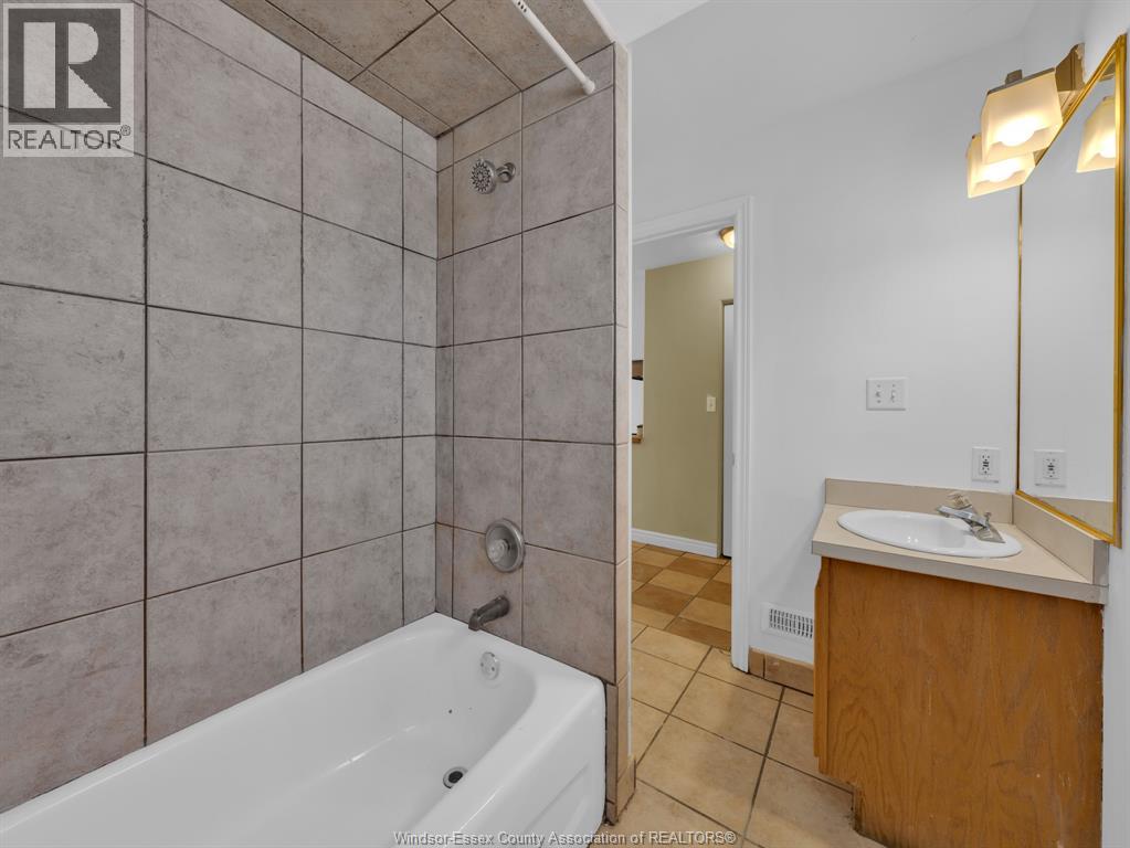 772 Partington Unit# B, Windsor, Ontario  N9B 2N7 - Photo 5 - 25026212