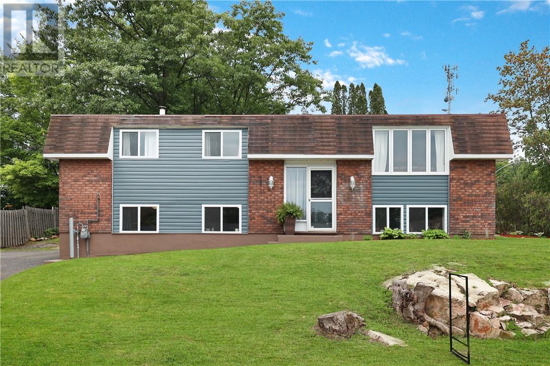 1 GILLANDERS Road, Elliot Lake, Ontario