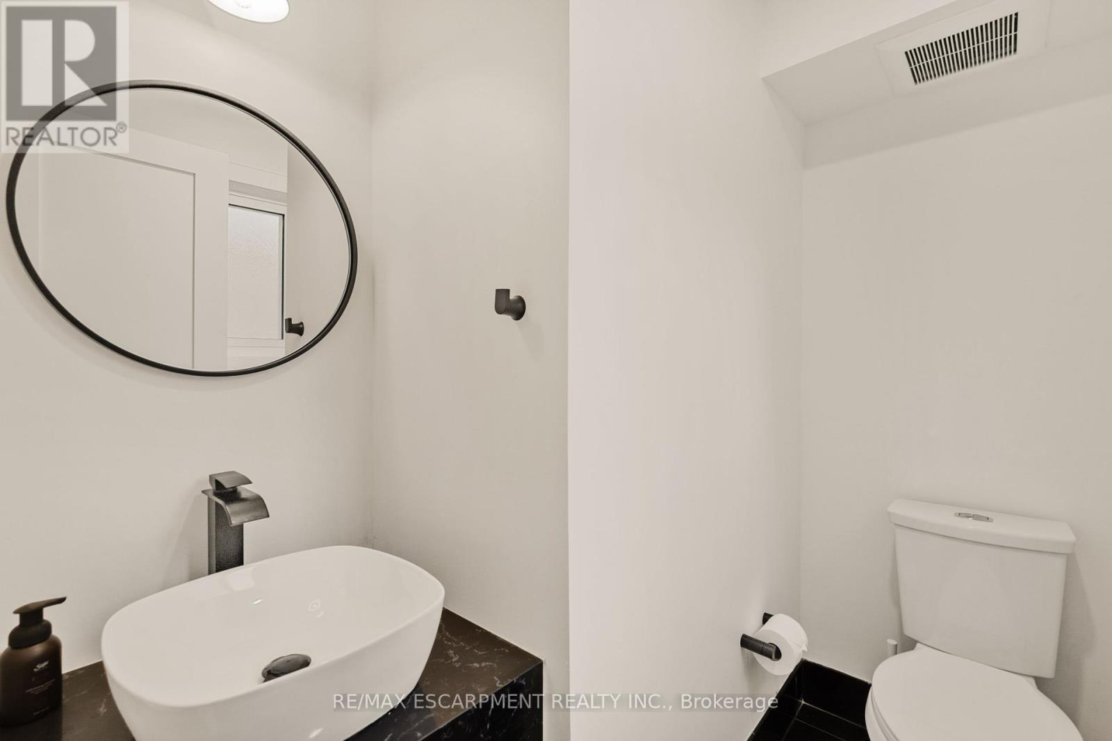257 Strathcona Drive, Burlington, Ontario  L7L 2C9 - Photo 28 - W12461448
