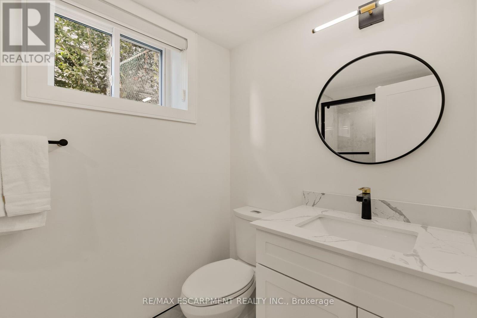 257 Strathcona Drive, Burlington, Ontario  L7L 2C9 - Photo 34 - W12461448