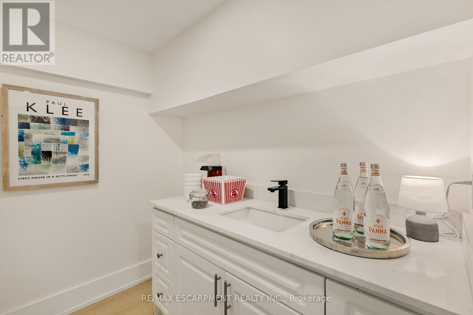 257 Strathcona Drive, Burlington, Ontario  L7L 2C9 - Photo 32 - W12461448