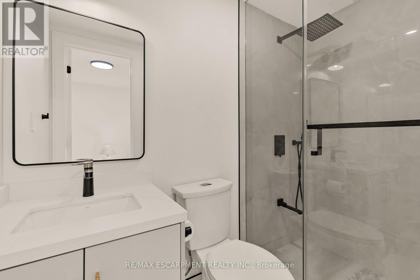 257 Strathcona Drive, Burlington, Ontario  L7L 2C9 - Photo 23 - W12461448