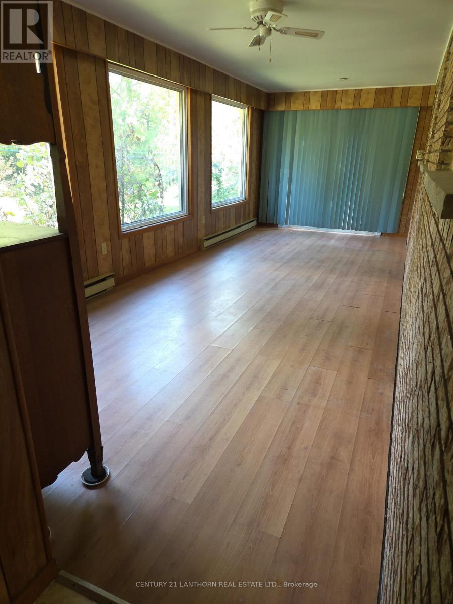 205 Elmwood Boulevard, Greater Napanee, Ontario  K0H 1G0 - Photo 12 - X12455884