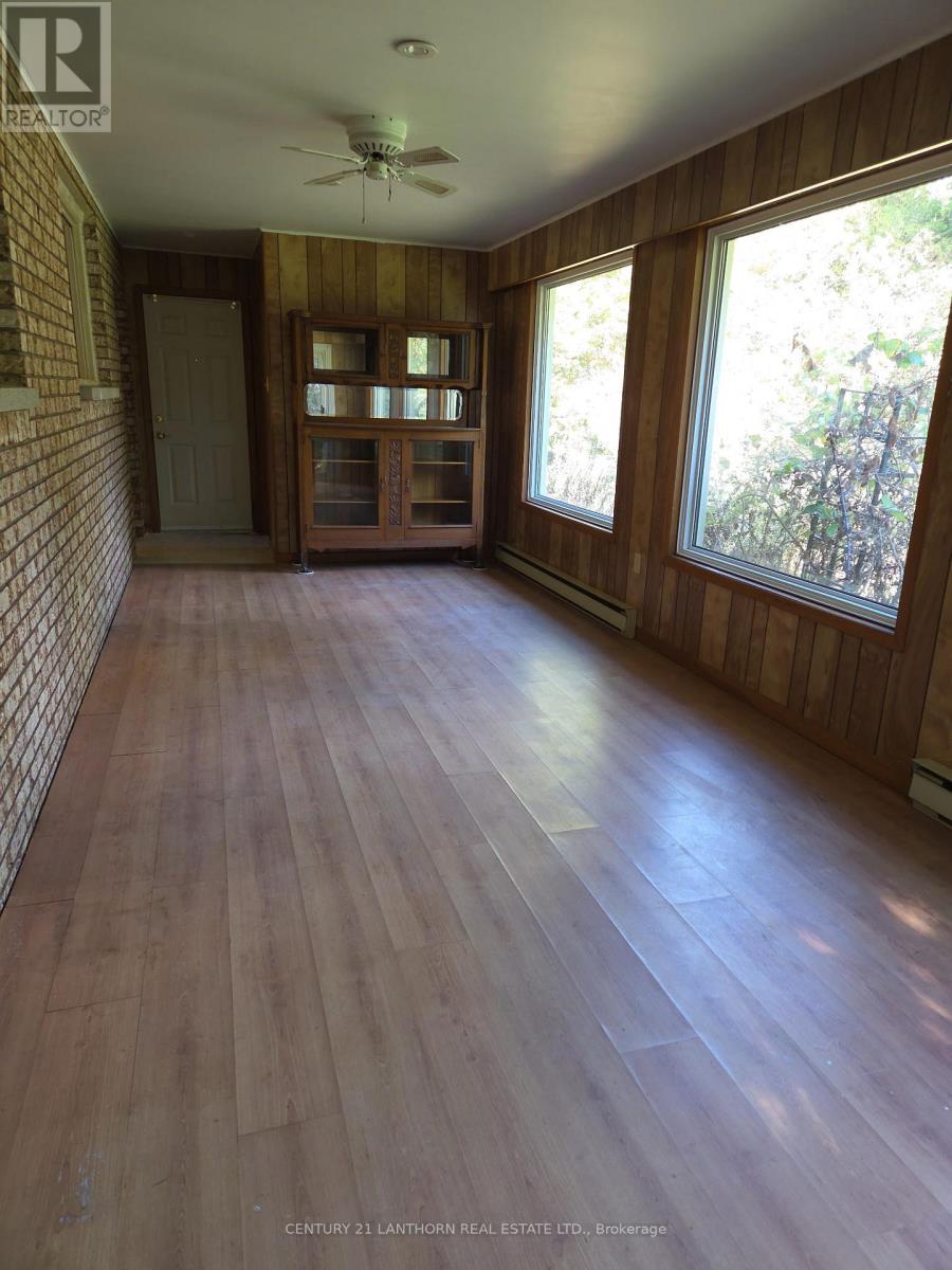 205 Elmwood Boulevard, Greater Napanee, Ontario  K0H 1G0 - Photo 13 - X12455884