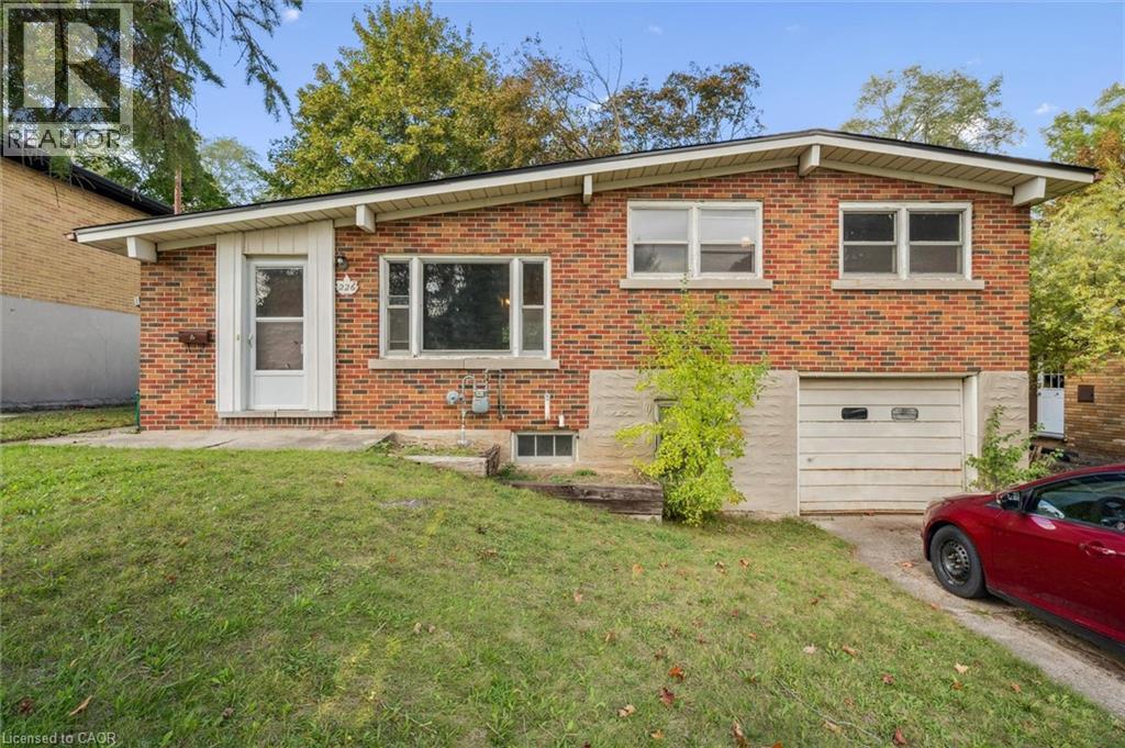 226 Dick Street, Waterloo, Ontario  N2L 1N4 - Photo 1 - 40777607