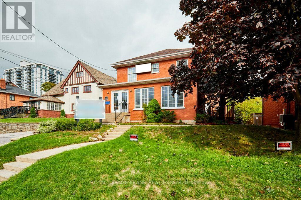 215 Simcoe Street N, Oshawa, Ontario  L1G 4T1 - Photo 2 - E12463773