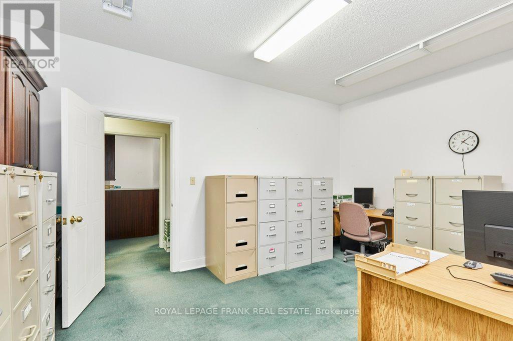 215 Simcoe Street N, Oshawa, Ontario  L1G 4T1 - Photo 9 - E12463773