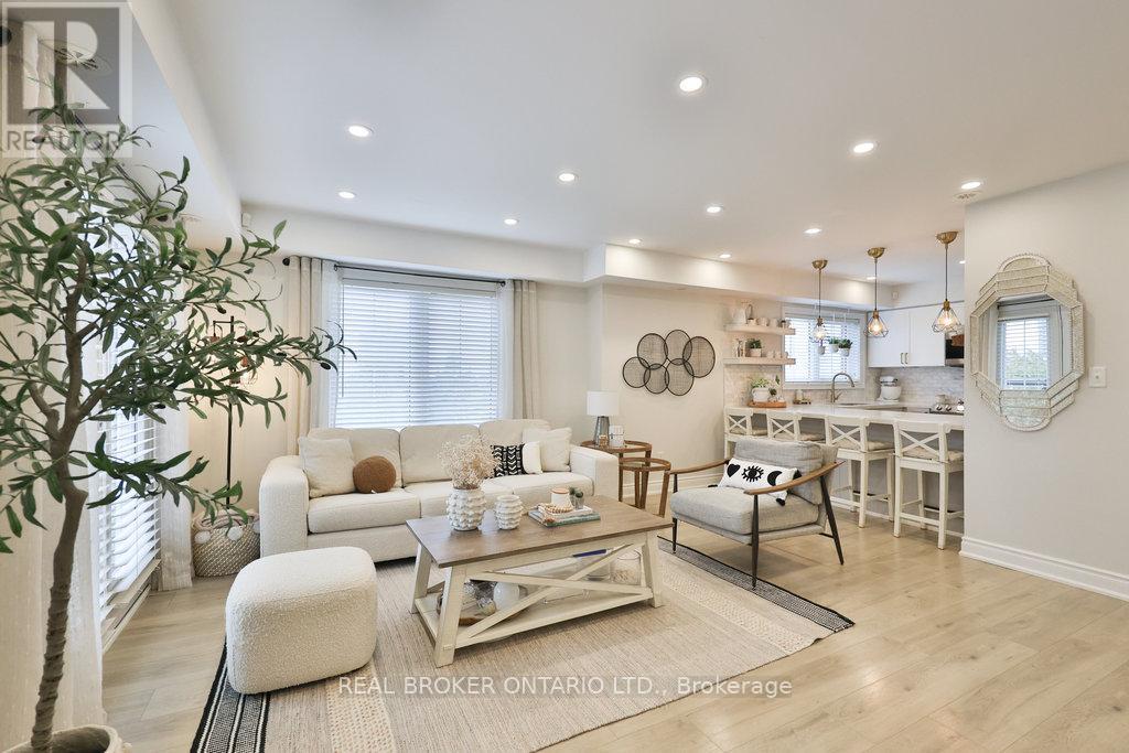 14 - 31 HAYS BOULEVARD, Oakville, Ontario