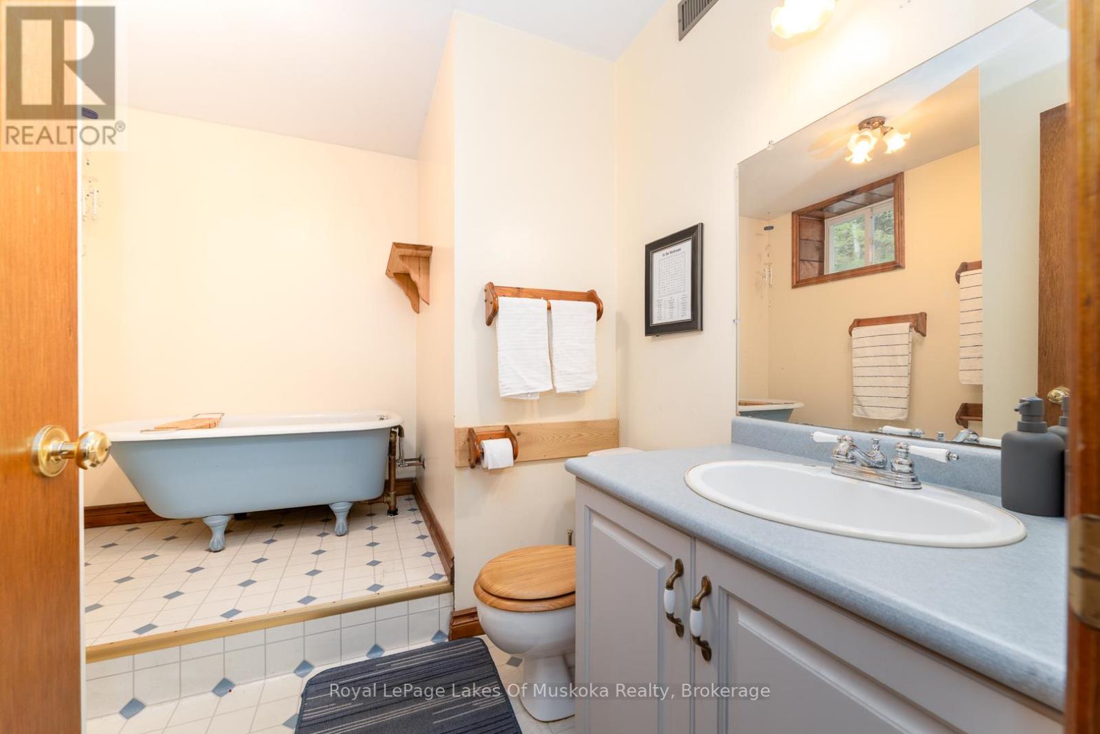 1075 Rocky Narrow Road, Bracebridge, Ontario  P1L 1X1 - Photo 30 - X12463826