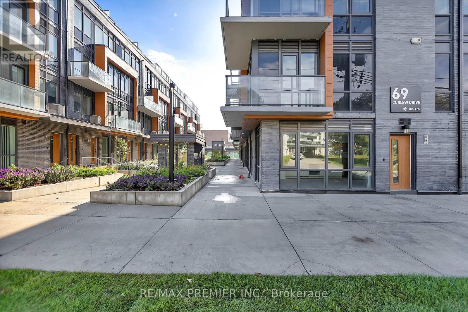 D18-#119 - 69 Curlew Drive, Toronto, Ontario  M3A 2P8 - Photo 2 - C12463639