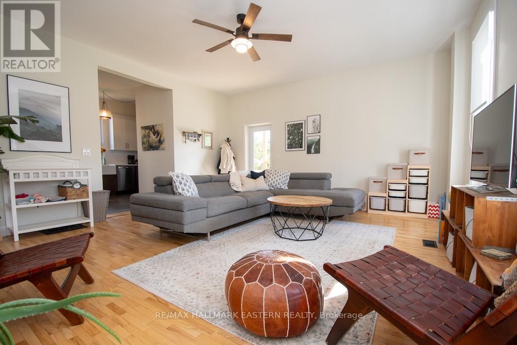 3477 Wallace Point Road, Otonabee-South Monaghan, Ontario  K9J 6Y3 - Photo 8 - X12463813