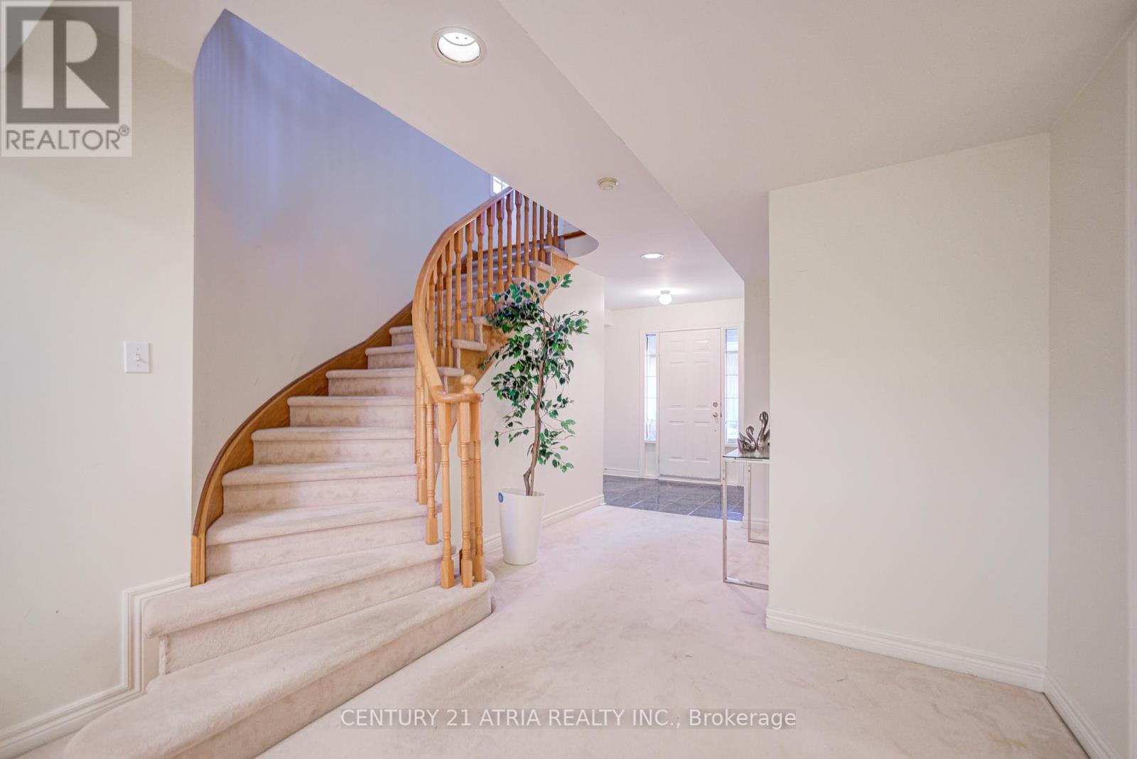 108 - 190 Harding Boulevard W, Richmond Hill, Ontario  L4C 0J9 - Photo 5 - N12463664