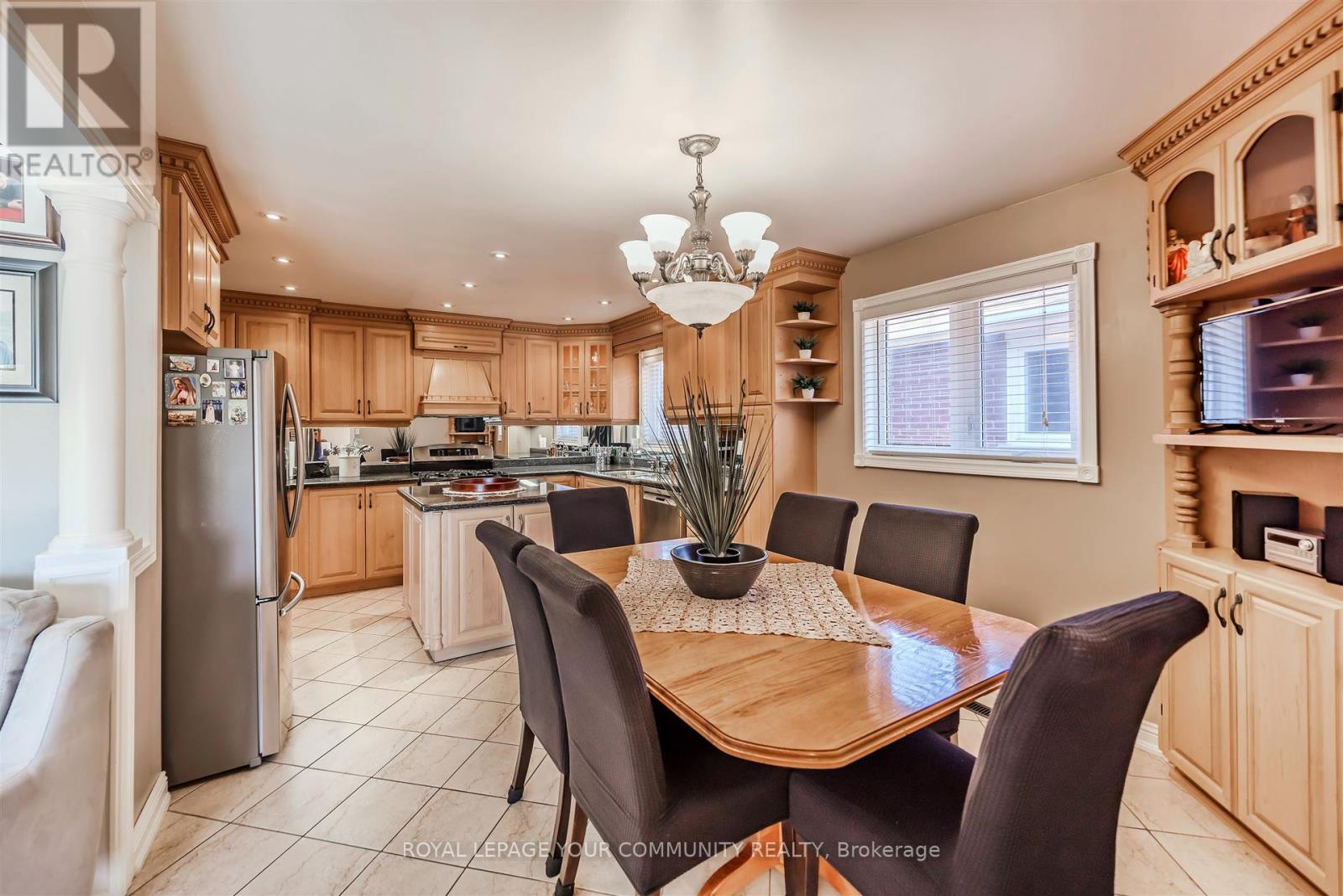 260 Mathewson Street, Vaughan, Ontario  L6A 1B4 - Photo 11 - N12463689