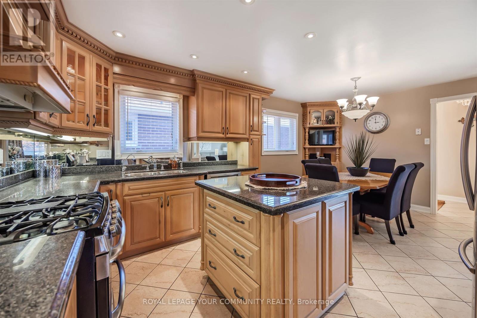 260 Mathewson Street, Vaughan, Ontario  L6A 1B4 - Photo 14 - N12463689