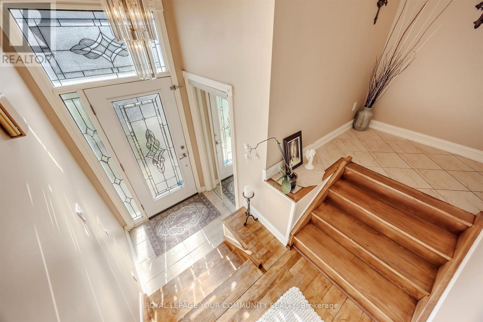 260 Mathewson Street, Vaughan, Ontario  L6A 1B4 - Photo 3 - N12463689