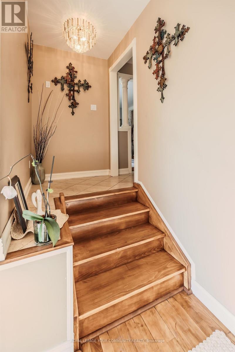 260 Mathewson Street, Vaughan, Ontario  L6A 1B4 - Photo 4 - N12463689